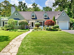 130 Indian Tree Dr, Highland Park, IL 60035