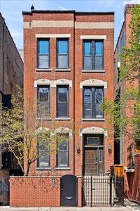 158 W Burton Pl Front 1, Chicago, IL, 60610