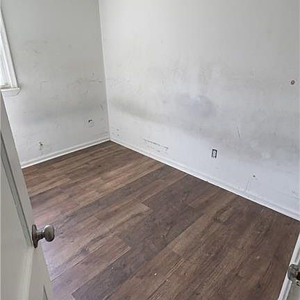 5th image of 604 Amick Rd