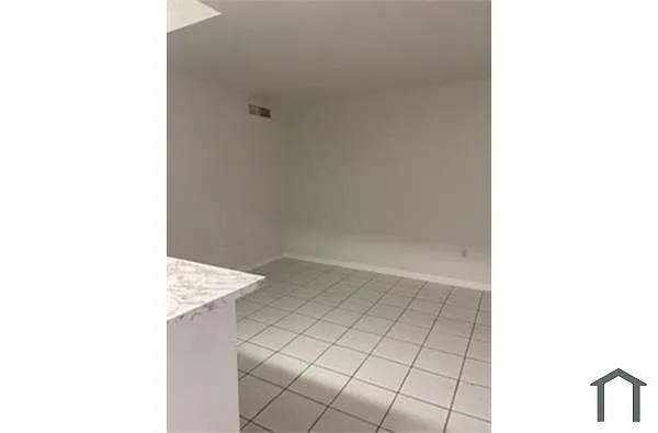 Building Photo - 1230 W 54th St #219A