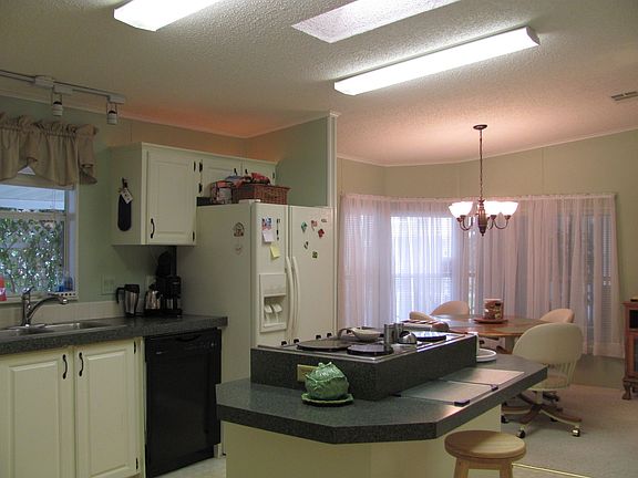 Kitchen with Island 