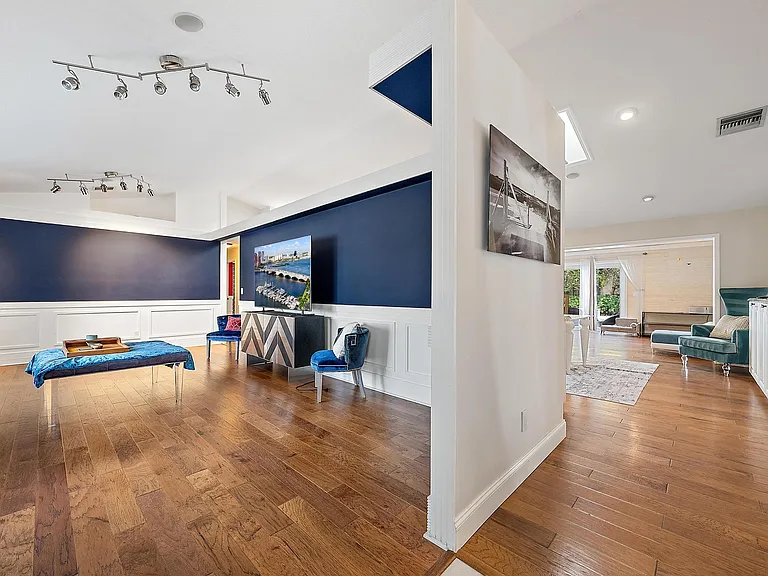 542 N Cypress Dr — Photo 4