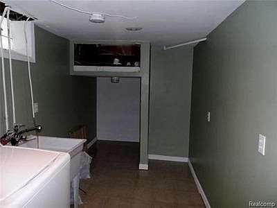 5th image of 2216 Calvin Ave