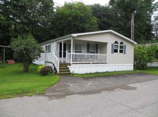17 Colburn Dr, Red Hook, NY 12571