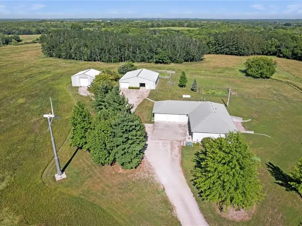 30680 243rd St, Easton, KS 66020