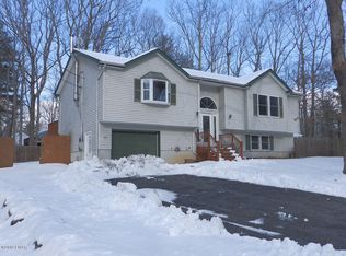 117 Claudine Ln, Dingmans Ferry, PA 18328