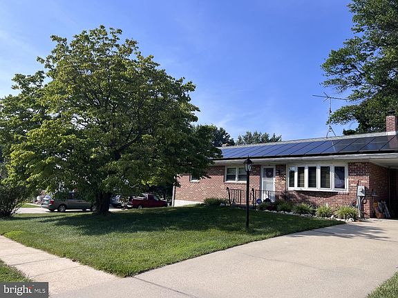 2nd image of 405 Harrington Rd