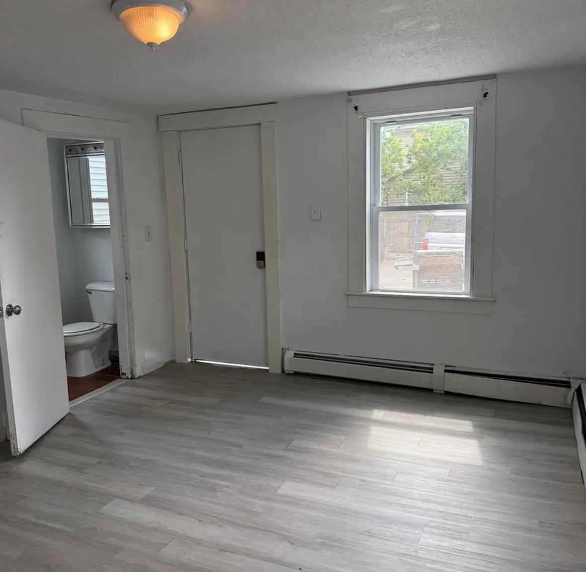 3 bed, 1.5 bath, 1050 sqft, $2,450 — Photo 3