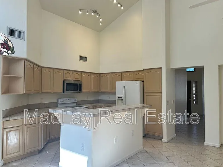 1667 S Sycamore Pl — Photo 2