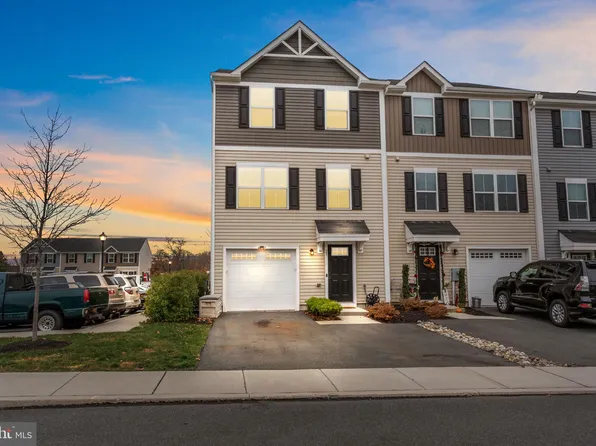 23 Foxwood Dr, Gilbertsville, PA 19525