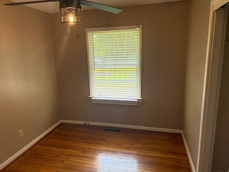 591 E University Dr — Photo 9