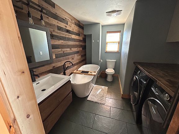 Main Floor Bath/Laundry