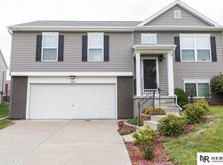 9160 Scott St, Omaha, NE 68122
