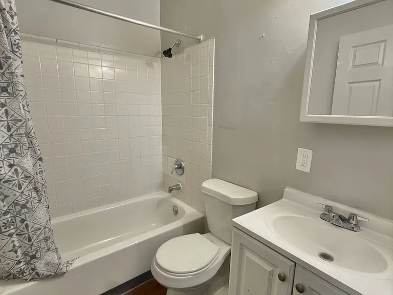 2271 Vine St — Photo 13