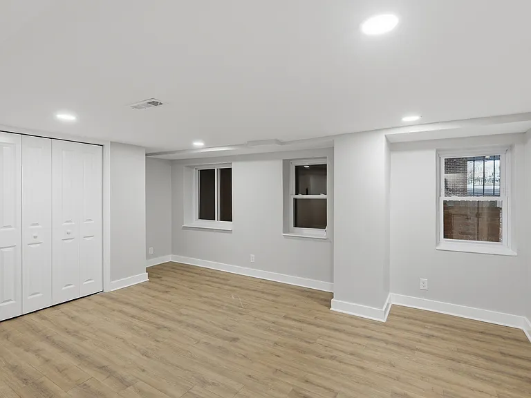 2388 Champlain St NW #1 — Photo 12