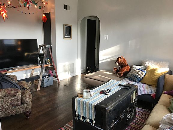3rd image of 3856 W Diversey Ave