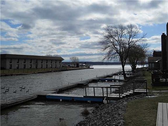 2nd image of 5 Island Ln