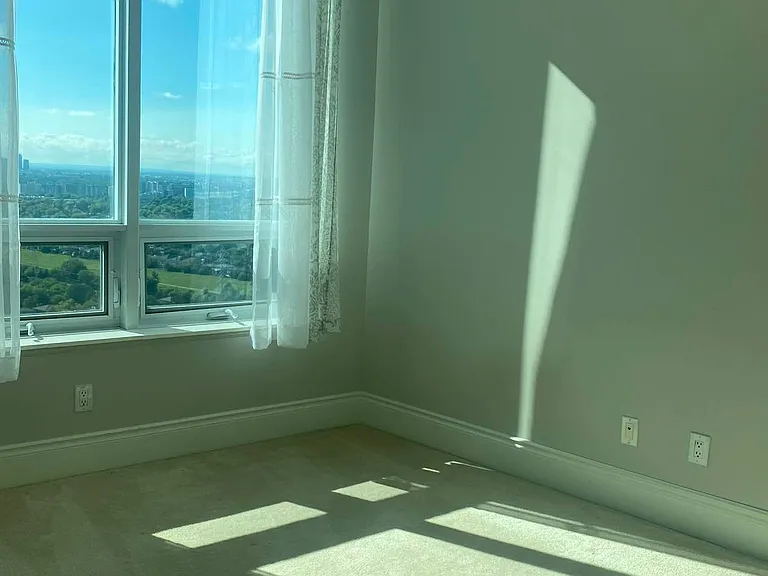 15 Greenview Ave #Penthouse 10 — Photo 5