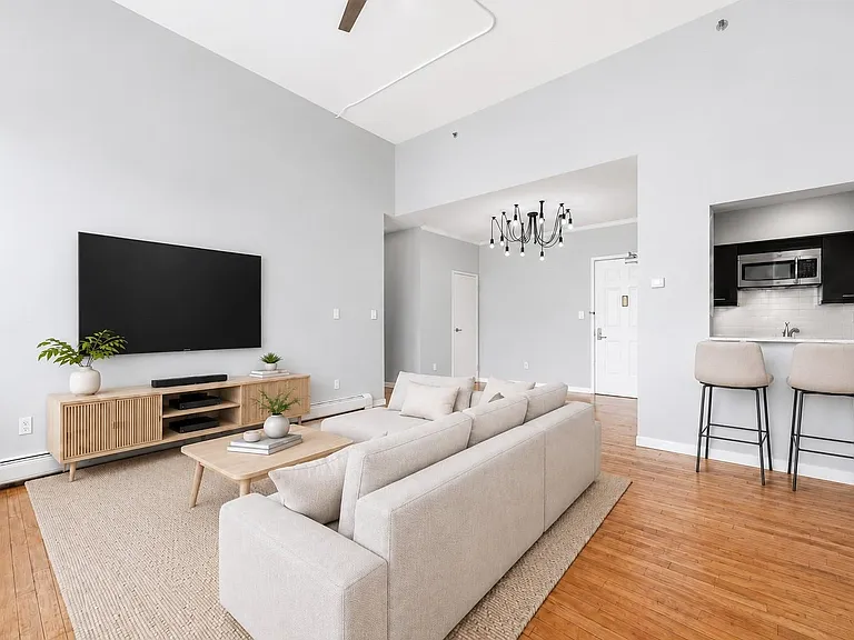 501 Adams St #4E — Photo 1