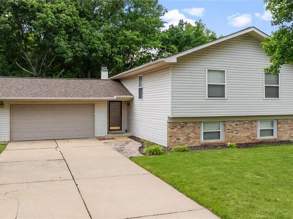 243 Mill Run Ln, Saint Peters, MO 63376