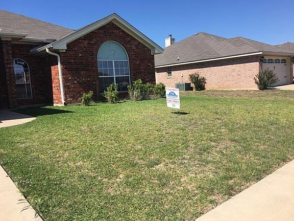 2nd image of 2709 Wisteria Ln