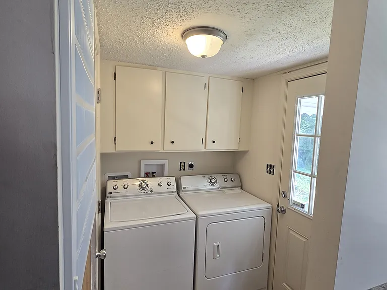 3041 Travellers Rd — Photo 10