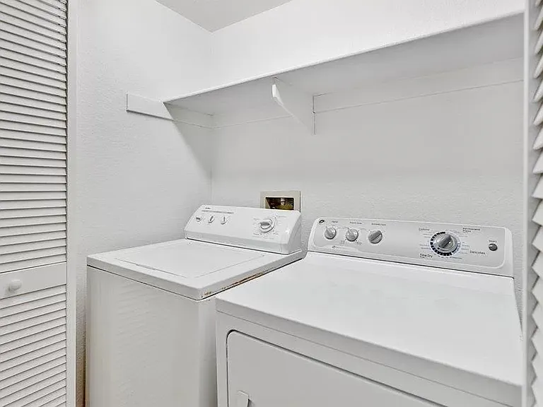 6055 Estelle St #7 — Photo 12