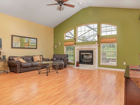 4th image of 14645 Camberwell Ln N