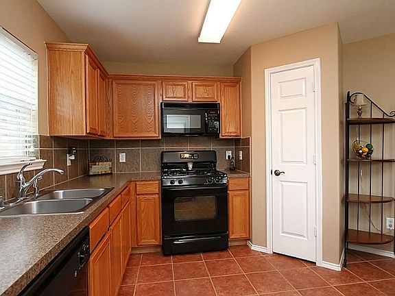 4th image of 13910 Tribe Dr