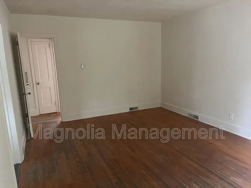 2 bed, 1.0 bath, $825 — Photo 3