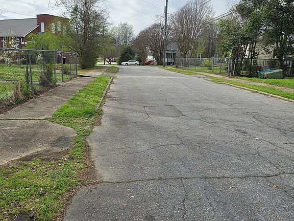 2nd image of 304 Elm St #L3