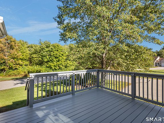 2nd image of 19 Mountain View Landing #19