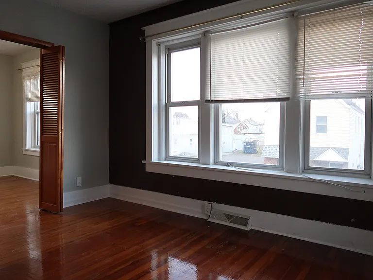 2511 Pine Ave #4 — Photo 7