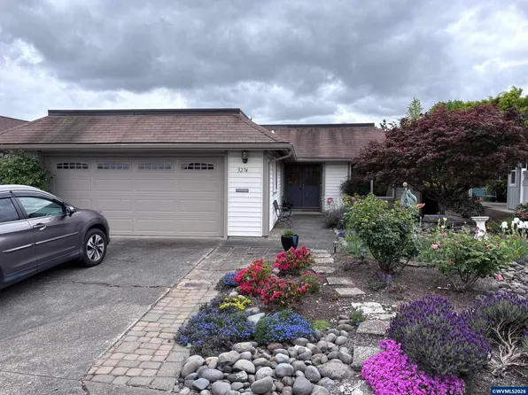 3274 Oakcrest Dr NW, Salem, OR 97304