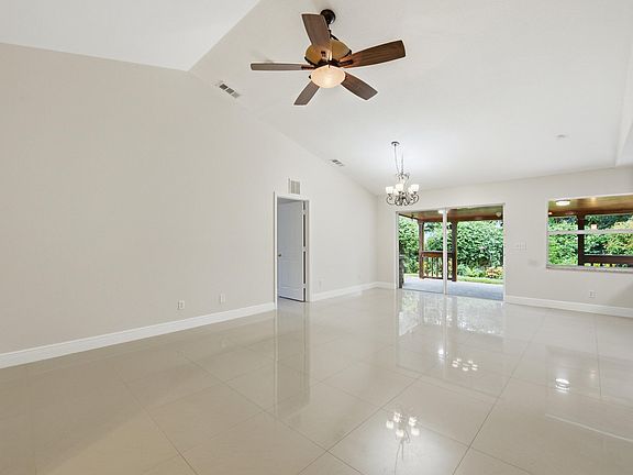 3rd image of 3772 SE Upper Street
