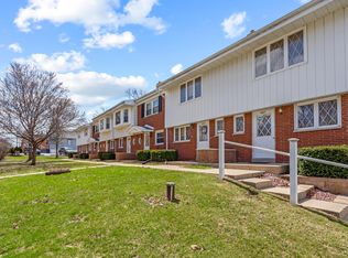 1601 S 124th St, New Berlin, WI 53151