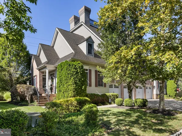 5 Collins Mill Ct, Moorestown, NJ 08057