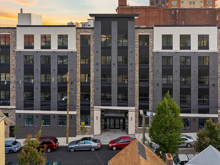 660 Grand St #310 — Photo 38