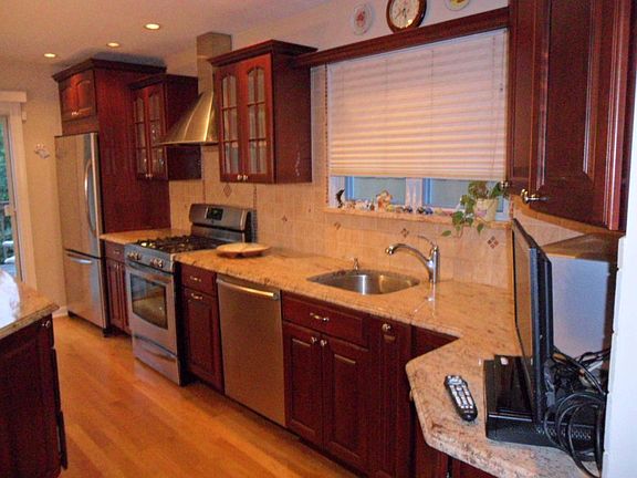 4th image of 79 Cotter Ave