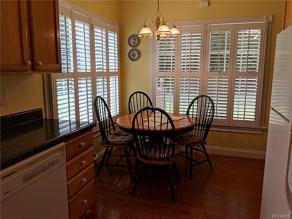 5th image of 509 Cobblestone Dr