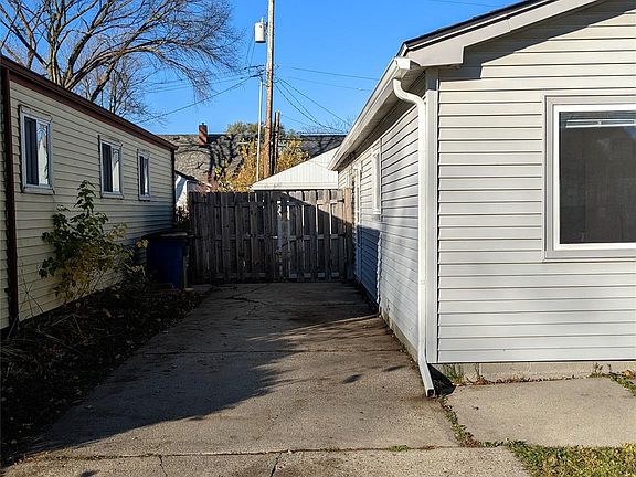 4th image of 612 W Hudson Ave