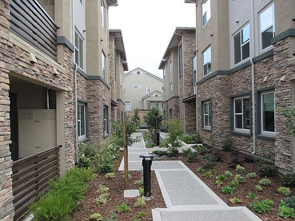 2nd image of 1110 Karby Ter Unit 201