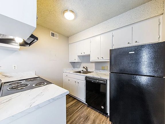 4th image of 111 W 38th St #6ea6032f1