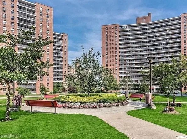 6115 98th St APT 3K, Rego Park, NY 11374