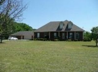 1070 J McGee Rd, Leighton, AL 35646