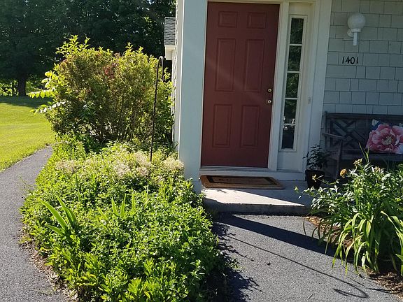 Gardens outside condo door maintained by HIghland Green gardeners