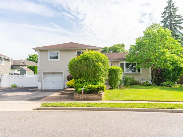 6 Manor Dr, Bethpage, NY 11714