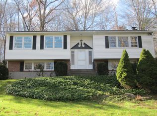 43 Lakeside Dr, Katonah, NY 10536