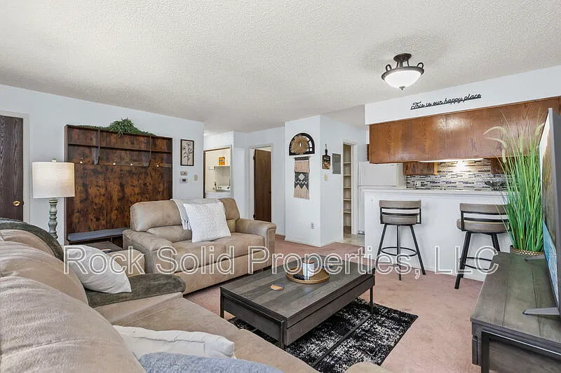 1502 Trent Ct — Photo 3