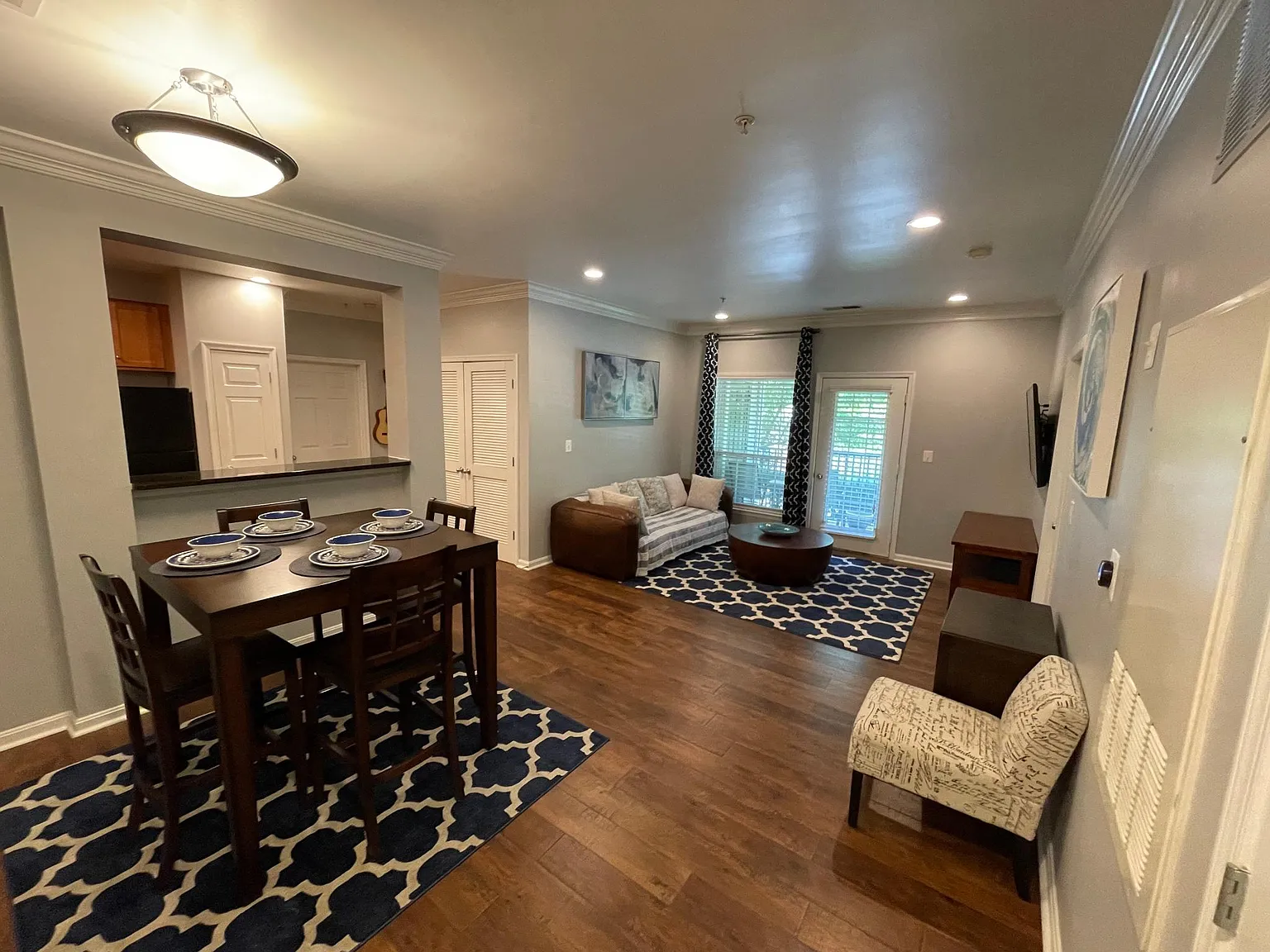 2 bed, 1096 sqft, $2,700 — Photo 3